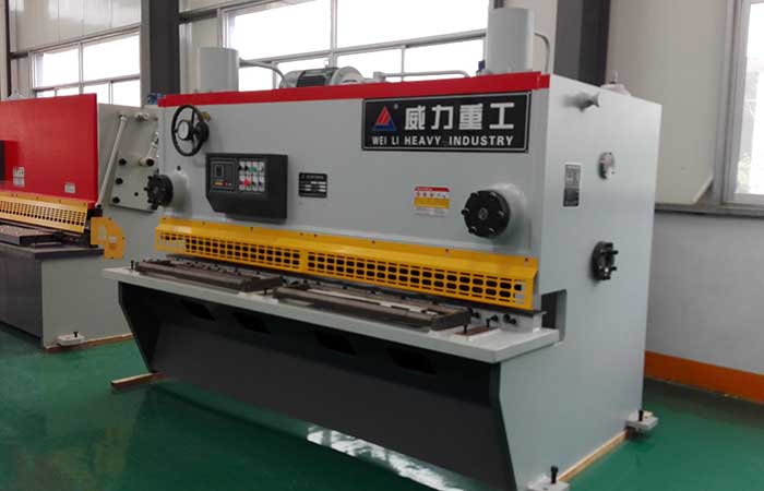 液壓擺式（shì）剪板機QC12Y10×4000液壓剪（jiǎn）板機