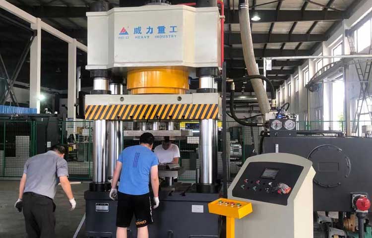 汽車輪（lún）轂衝（chōng）壓成（chéng）型液壓機